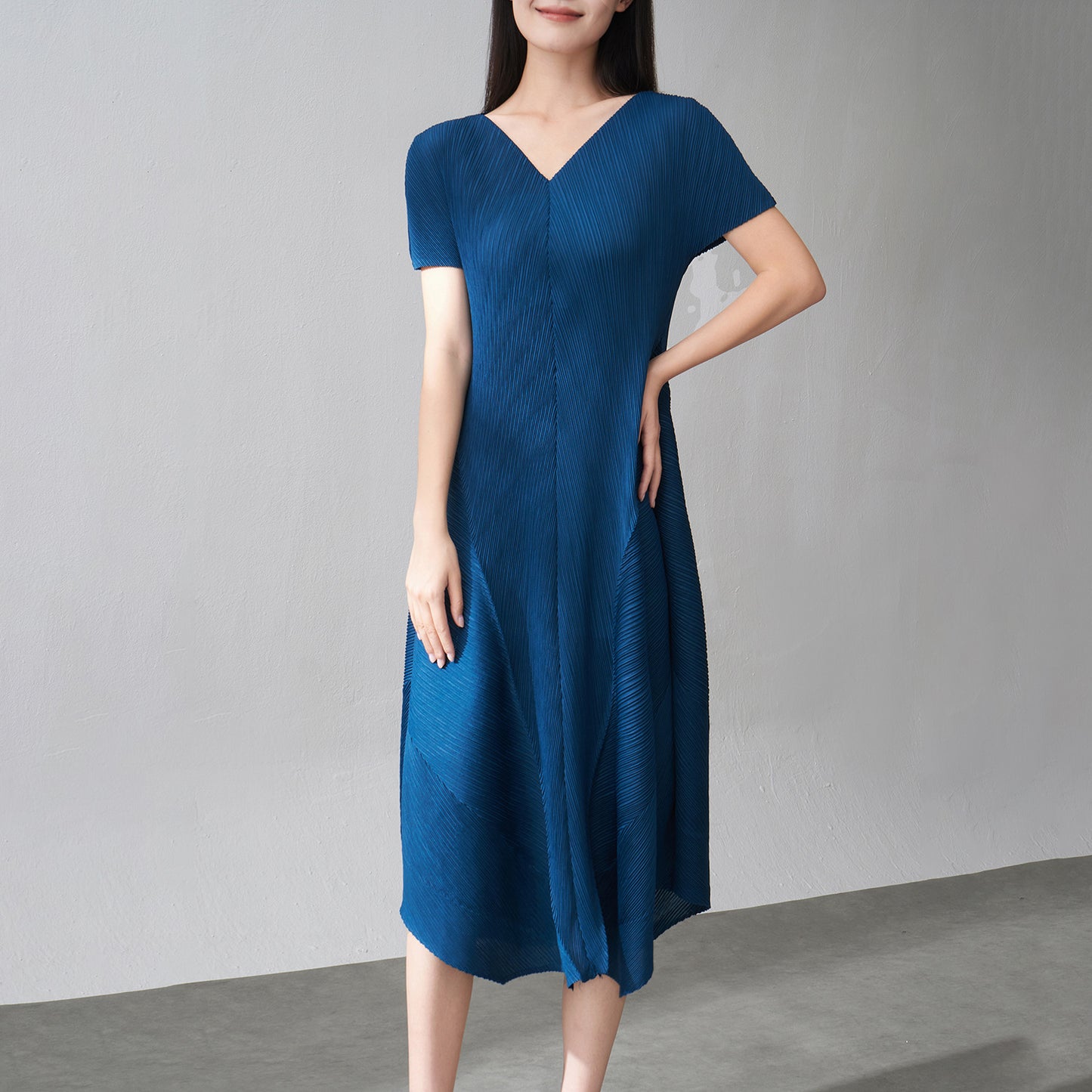 Women's loose pleated dress