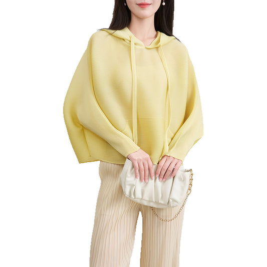 Wrinkled hooded sweatshirt for women with loose bat sleeves and top